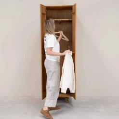 Armoire 2 portes en bois massif de chêne Genève - NordicStory