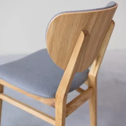 Chaise de salle à manger en bois massif de chêne Nova, revêtement en tissu Gris Nordique/Beige – Lot de 2 ou 4 chaises - NordicStory