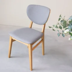 Chaise de salle à manger en bois massif de chêne Nova, revêtement en tissu Gris Nordique/Beige – Lot de 2 ou 4 chaises - NordicStory