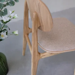 Chaise de salle à manger en bois massif de chêne Varde, revêtement en tissu Gris Nordique/Beige – Lot de 2 ou 4 chaises - NordicStory
