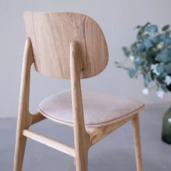 Chaise de salle à manger en bois massif de chêne Varde, revêtement en tissu Gris Nordique/Beige – Lot de 2 ou 4 chaises - NordicStory
