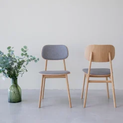 Chaise de salle à manger en bois massif de chêne Varde, revêtement en tissu Gris Nordique/Beige – Lot de 2 ou 4 chaises - NordicStory