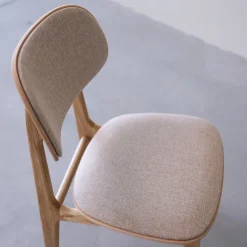 Chaise de salle à manger en bois massif de chêne Varde, revêtement en tissu Gris Nordique/Beige – Lot de 2 ou 4 chaises - NordicStory
