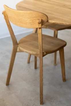 Chaise de salle à manger en bois massif de chêne Isku – Lot de 2 ou 4 chaises - NordicStory