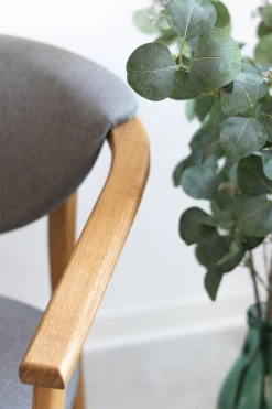 Chaise de salle à manger en bois massif de chêne Alexis, revêtement en tissu Gris Nordique – Lot de 2 ou 4 chaises - NordicStory