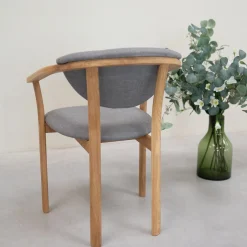 Chaise de salle à manger en bois massif de chêne Alexis, revêtement en tissu Gris Nordique – Lot de 2 ou 4 chaises - NordicStory