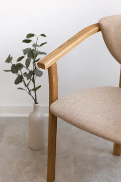 Chaise de salle à manger en bois massif de chêne Alexis, revêtement en tissu Beige – Lot de 2 ou 4 chaises - NordicStory