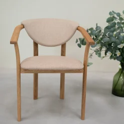 Chaise de salle à manger en bois massif de chêne Alexis, revêtement en tissu Beige – Lot de 2 ou 4 chaises - NordicStory