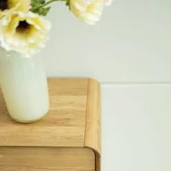 Commode en bois massif de chêne Alina – NordicStory