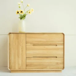Commode en bois massif de chêne Alina – NordicStory
