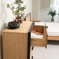 Commode en bois massif de chêne Runa – NordicStory