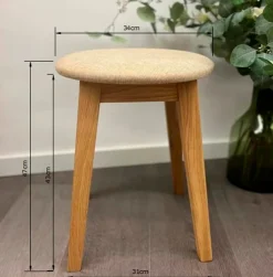 Lot de 2 ou 4 tabourets en bois massif de chêne Diana, avec siège rembourré. - NordicStory