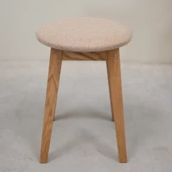 Lot de 2 ou 4 tabourets en bois massif de chêne Diana, avec siège rembourré. - NordicStory
