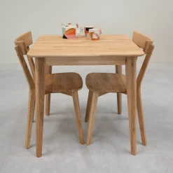 Table à manger carré en bois massif de chêne Gustaf - VESKOR
