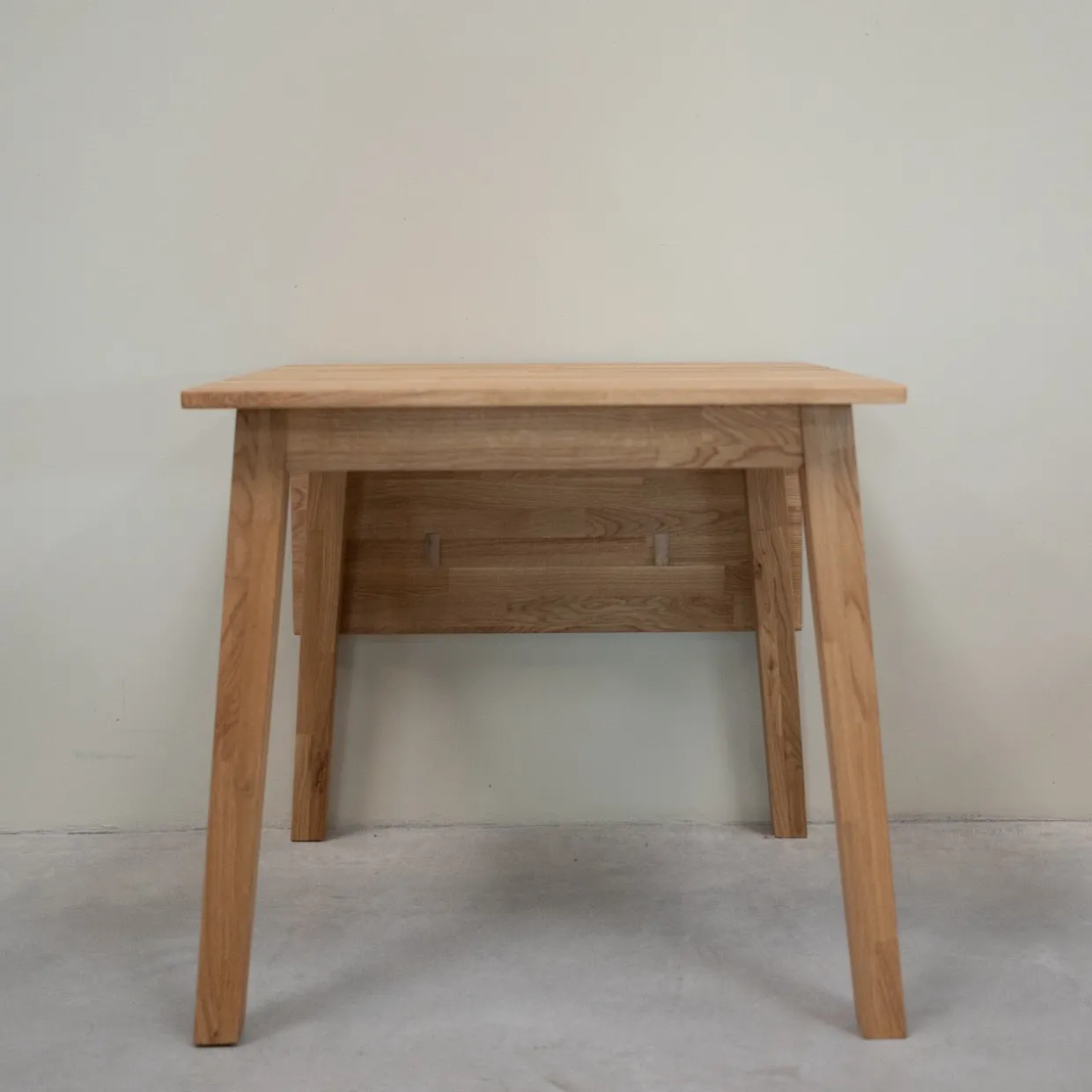 Table à manger extensible en bois massif de chêne Tomas - VESKOR
