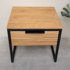 Table de chevet en bois massif de chêne Runa – NordicStory
