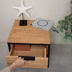 Table de chevet en bois massif de chêne Runa – NordicStory