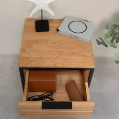 Table de chevet en bois massif de chêne Runa – NordicStory