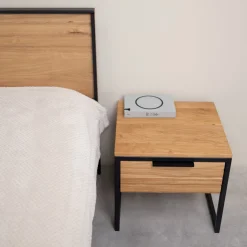 Table de chevet en bois massif de chêne Runa – NordicStory