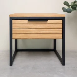 Table de chevet en bois massif de chêne Runa – NordicStory