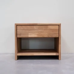 Table de chevet en bois massif de chêne Judith - NordicStory