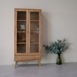 Vitrine en bois massif de chêne Malmo - VESKOR