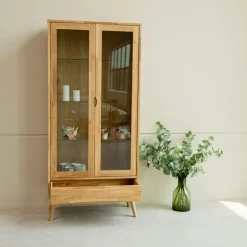 Vitrine en bois massif de chêne Malmo - VESKOR
