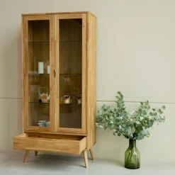 Vitrine en bois massif de chêne Malmo - VESKOR